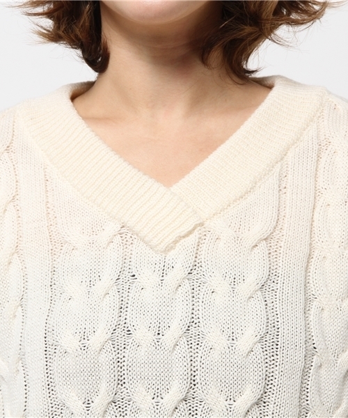 Chico（チコ）の「【who's who Chico】Vネックケーブルニット（ニット/セーター・レディース・アイボリー/ライトブルー/ピンクベージュ/グレー・FREE）」の8枚目の写真