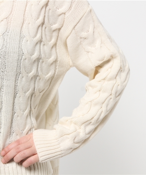 Chico（チコ）の「【who's who Chico】Vネックケーブルニット（ニット/セーター・レディース・アイボリー/ライトブルー/ピンクベージュ/グレー・FREE）」の9枚目の写真
