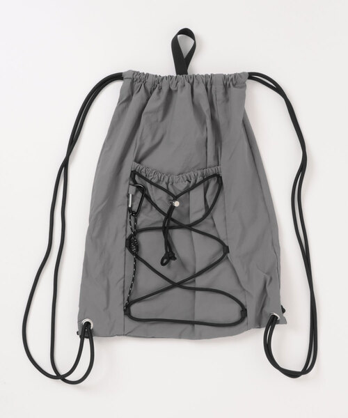 ALTROSE（アルトローズ）の「［ALTROSE/アルトローズ］ドローコードデザイン 軽量 ナイロン ナップサック【UNISEX】（バックパック/リュック・レディース・ブラック/カーキ/グレー・FREE）」の2枚目の写真