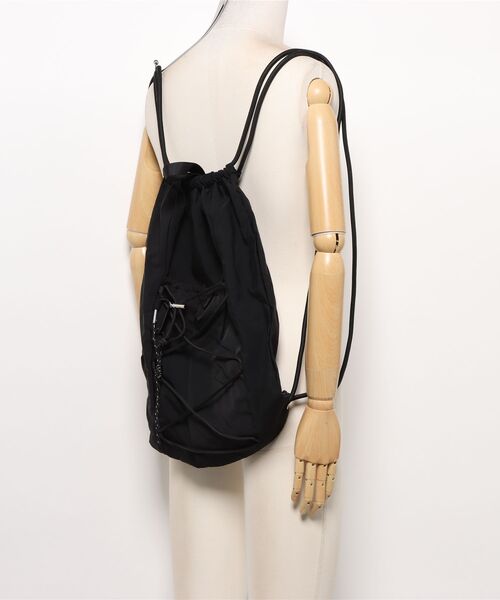 ALTROSE（アルトローズ）の「［ALTROSE/アルトローズ］ドローコードデザイン 軽量 ナイロン ナップサック【UNISEX】（バックパック/リュック・レディース・ブラック/カーキ/グレー・FREE）」の7枚目の写真