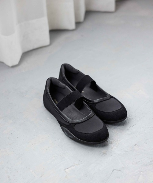 studio CLIP（スタディオクリップ）の「【軽量/抗菌防臭/クッションインソール】軽らくスニーカーバレエ（バレエシューズ・レディース・アイボリー/ブラック・LARGE/MEDIUM）」の2枚目の写真