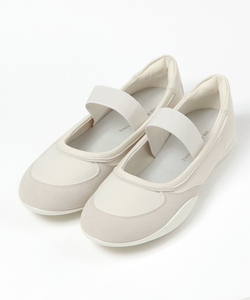 studio CLIP（スタディオクリップ）の「【軽量/抗菌防臭/クッションインソール】軽らくスニーカーバレエ（バレエシューズ・レディース・アイボリー/ブラック・LARGE/MEDIUM）」の4枚目の写真