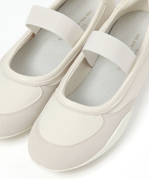 studio CLIP（スタディオクリップ）の「【軽量/抗菌防臭/クッションインソール】軽らくスニーカーバレエ（バレエシューズ・レディース・アイボリー/ブラック・LARGE/MEDIUM）」の13枚目の写真