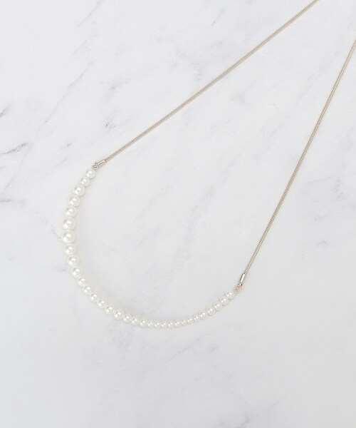 SHOO・LA・RUE（シューラルー）の「スライダーフェイクパールネックレス（ネックレス・レディース・シルバー/ゴールド/ピンクゴールド・00）」の5枚目の写真
