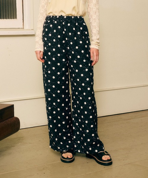 BAYFLOW（ベイフロー）の「[ウエストゴム仕様]カットジャガード柄パンツ（その他パンツ・レディース・ダークブラウン/ブラック・FREE）」の5枚目の写真