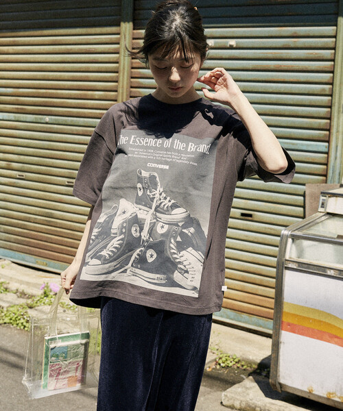 CONVERSE(コンバース)の「CONVERSE/コンバース 別注 ヴィンテージライク フォト TEE(Tシャツ/カットソー・メンズ・ブラック系その他/オフホワイト/チャコールグレー/ブラック/ホワイト系その他/ホワイト・SMALL/LARGE/MEDIUM)」の4枚目の写真