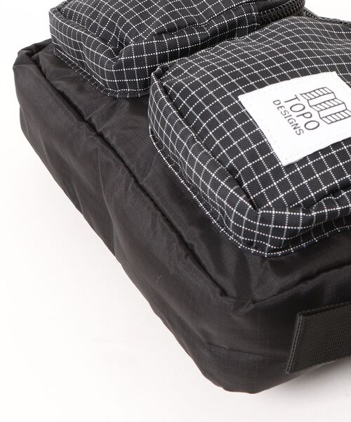 TOPO DESIGNS(トポデザインズ)の「500mlペットボトル収納可能【TOPO DESIGNS】BLOCK BAG(ショルダーバッグ・メンズ・オレンジ/ホワイト系その他/パープル系その他/ブラック系・ONE SIZE)」の6枚目の写真