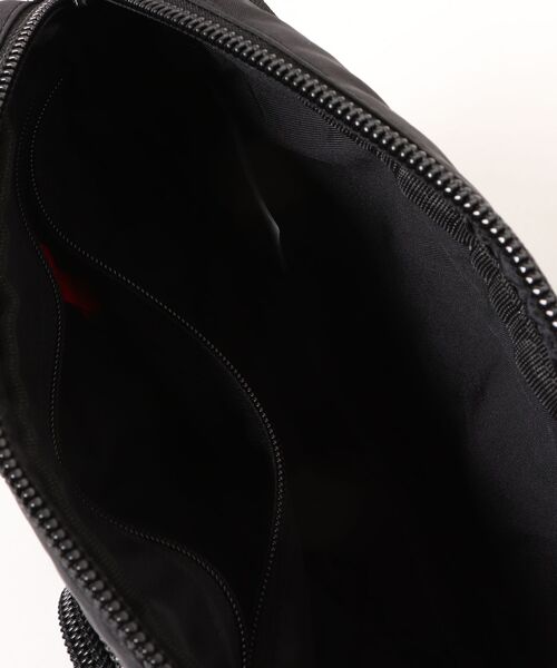 TOPO DESIGNS(トポデザインズ)の「500mlペットボトル収納可能【TOPO DESIGNS】BLOCK BAG(ショルダーバッグ・メンズ・オレンジ/ホワイト系その他/パープル系その他/ブラック系・ONE SIZE)」の7枚目の写真