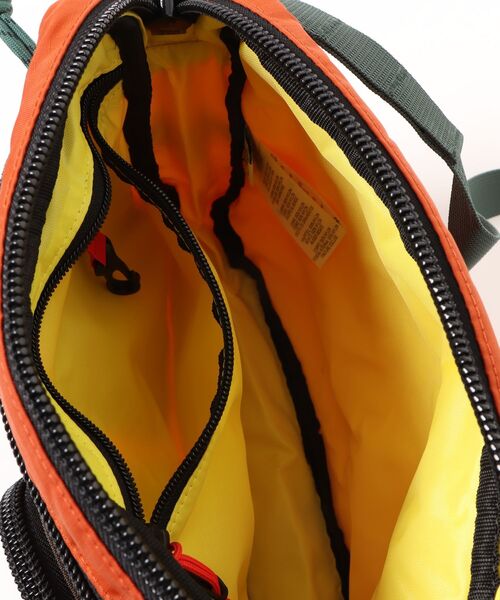 TOPO DESIGNS(トポデザインズ)の「500mlペットボトル収納可能【TOPO DESIGNS】BLOCK BAG(ショルダーバッグ・メンズ・オレンジ/ホワイト系その他/パープル系その他/ブラック系・ONE SIZE)」の8枚目の写真