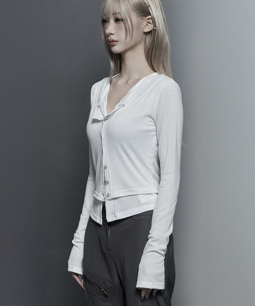 ETRE AU SOMMET(エトレオソメ)の「U-Neck Double Button layered Cardigan (White)(カーディガン/ボレロ・レディース・ホワイト・FREE)」の6枚目の写真