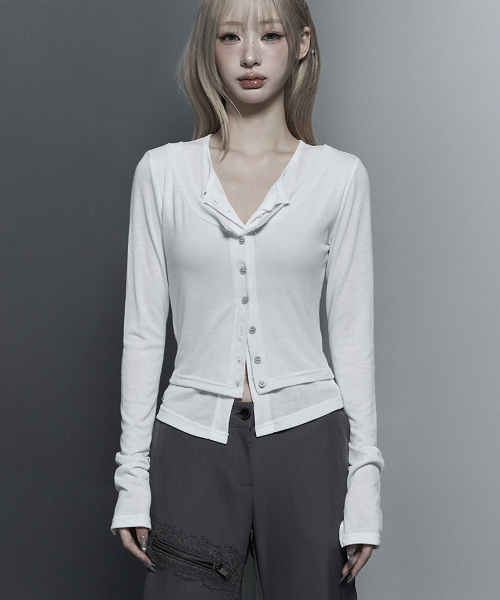 ETRE AU SOMMET(エトレオソメ)の「U-Neck Double Button layered Cardigan (White)(カーディガン/ボレロ・レディース・ホワイト・FREE)」の4枚目の写真