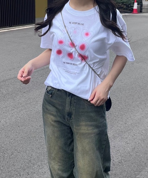 etta(エタ)の「ハートいっぱいプリントデザイン半袖Tシャツ(Tシャツ/カットソー・レディース・ホワイト・MEDIUM)」の1枚目の写真