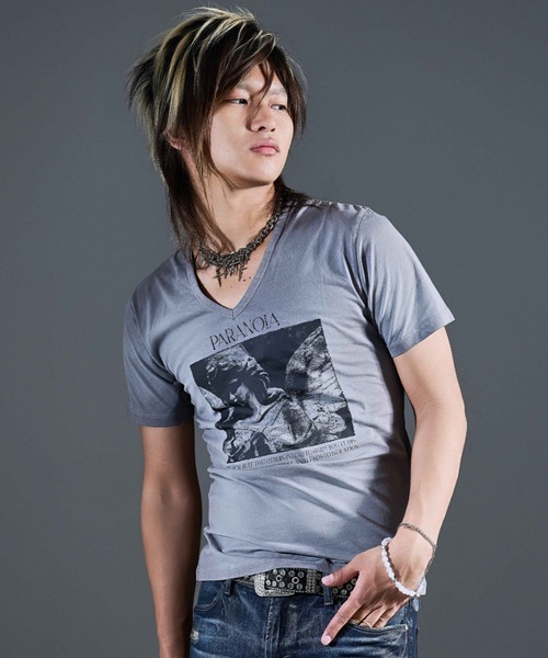FUGA（フーガ）の「『FUGA/フーガ』エンジェルプリントVネックTシャツ（Tシャツ/カットソー・メンズ・グレー/ブラック・M/L）」の7枚目の写真