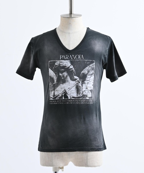 FUGA（フーガ）の「『FUGA/フーガ』エンジェルプリントVネックTシャツ（Tシャツ/カットソー・メンズ・グレー/ブラック・M/L）」の11枚目の写真