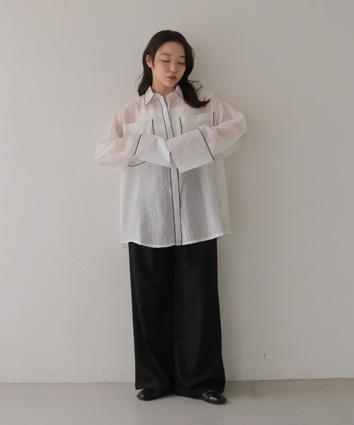 cheriella(シェリエラ)の「【cheriella】配色パイピングオーバーサイズシアーストライプシャツ COLOR PIPING OVERSIZED SHEER STRIPE SHIRT(シャツ/ブラウス・レディース・ブラウン/イエロー/オフホワイト・FREE)」の6枚目の写真