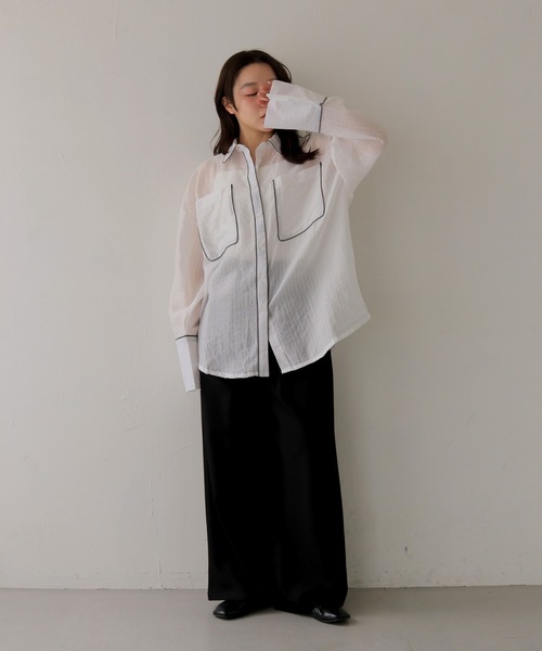 cheriella(シェリエラ)の「【cheriella】配色パイピングオーバーサイズシアーストライプシャツ COLOR PIPING OVERSIZED SHEER STRIPE SHIRT(シャツ/ブラウス・レディース・ブラウン/イエロー/オフホワイト・FREE)」の7枚目の写真