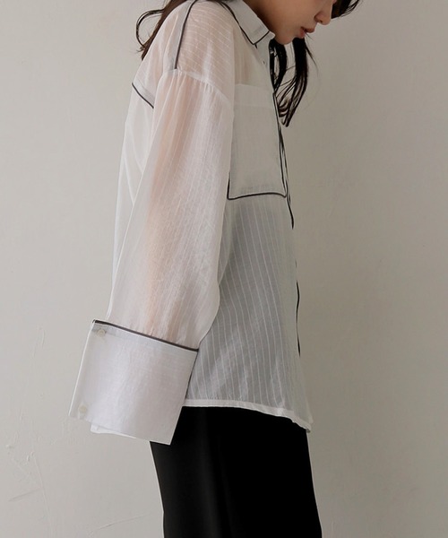 cheriella(シェリエラ)の「【cheriella】配色パイピングオーバーサイズシアーストライプシャツ COLOR PIPING OVERSIZED SHEER STRIPE SHIRT(シャツ/ブラウス・レディース・ブラウン/イエロー/オフホワイト・FREE)」の13枚目の写真