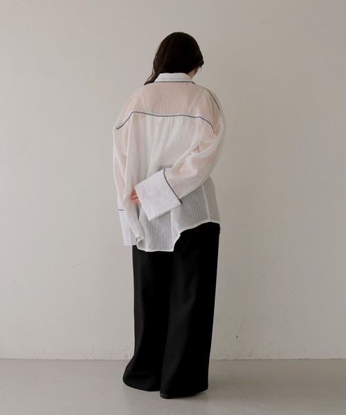 cheriella(シェリエラ)の「【cheriella】配色パイピングオーバーサイズシアーストライプシャツ COLOR PIPING OVERSIZED SHEER STRIPE SHIRT(シャツ/ブラウス・レディース・ブラウン/イエロー/オフホワイト・FREE)」の14枚目の写真