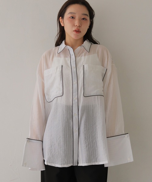 cheriella(シェリエラ)の「【cheriella】配色パイピングオーバーサイズシアーストライプシャツ COLOR PIPING OVERSIZED SHEER STRIPE SHIRT(シャツ/ブラウス・レディース・ブラウン/イエロー/オフホワイト・FREE)」の4枚目の写真