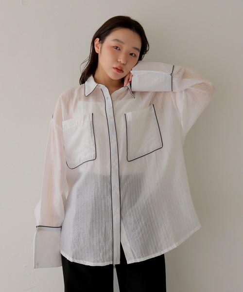 cheriella(シェリエラ)の「【cheriella】配色パイピングオーバーサイズシアーストライプシャツ COLOR PIPING OVERSIZED SHEER STRIPE SHIRT(シャツ/ブラウス・レディース・ブラウン/イエロー/オフホワイト・FREE)」の8枚目の写真