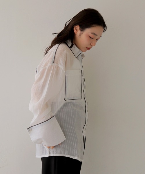 cheriella(シェリエラ)の「【cheriella】配色パイピングオーバーサイズシアーストライプシャツ COLOR PIPING OVERSIZED SHEER STRIPE SHIRT(シャツ/ブラウス・レディース・ブラウン/イエロー/オフホワイト・FREE)」の16枚目の写真