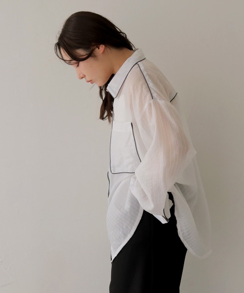 cheriella(シェリエラ)の「【cheriella】配色パイピングオーバーサイズシアーストライプシャツ COLOR PIPING OVERSIZED SHEER STRIPE SHIRT(シャツ/ブラウス・レディース・ブラウン/イエロー/オフホワイト・FREE)」の19枚目の写真