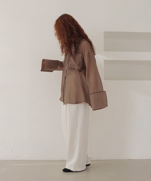 cheriella(シェリエラ)の「【cheriella】配色パイピングオーバーサイズシアーストライプシャツ COLOR PIPING OVERSIZED SHEER STRIPE SHIRT(シャツ/ブラウス・レディース・ブラウン/イエロー/オフホワイト・FREE)」の20枚目の写真