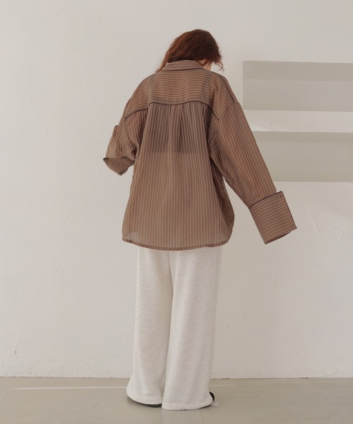 cheriella(シェリエラ)の「【cheriella】配色パイピングオーバーサイズシアーストライプシャツ COLOR PIPING OVERSIZED SHEER STRIPE SHIRT(シャツ/ブラウス・レディース・ブラウン/イエロー/オフホワイト・FREE)」の22枚目の写真