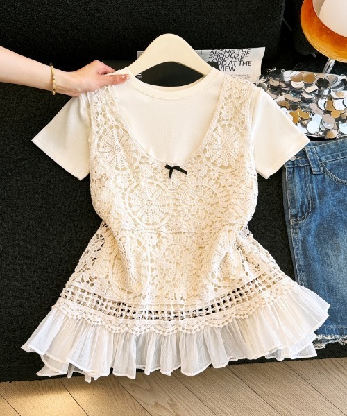 AMAJI(アマジ)の「クロシェ編みレイヤード風 フリル裾 メッシュ切替 ラウンドネック 半袖トップス(Tシャツ/カットソー・レディース・ベージュ/ホワイト・FREE)」の2枚目の写真