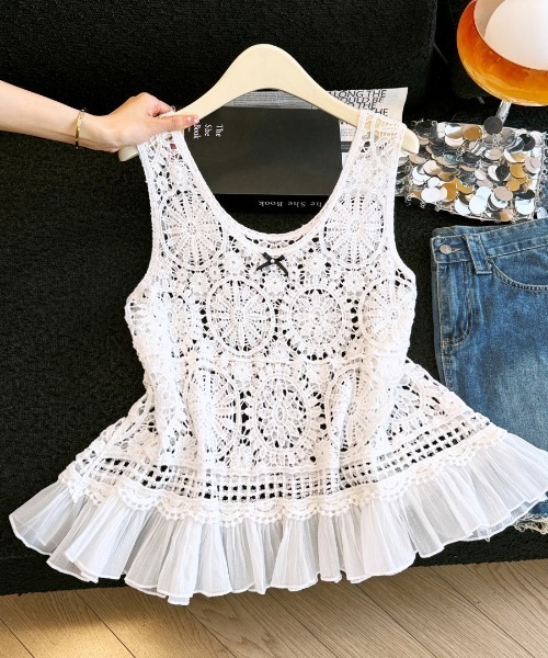 AMAJI(アマジ)の「クロシェ編みレイヤード風 フリル裾 メッシュ切替 ラウンドネック 半袖トップス(Tシャツ/カットソー・レディース・ベージュ/ホワイト・FREE)」の3枚目の写真