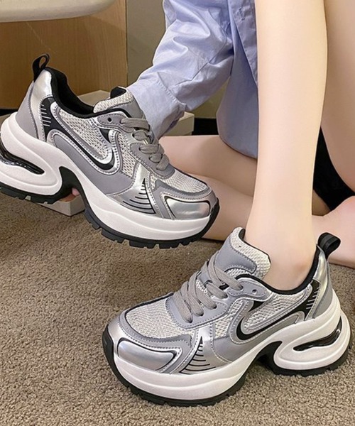 VIBGYOR(ヴィブジョー)の「厚底ボリュームスニーカー(CZ)(スニーカー・レディース・オフホワイト/グレー・MEDIUM/LARGE/SMALL)」の6枚目の写真