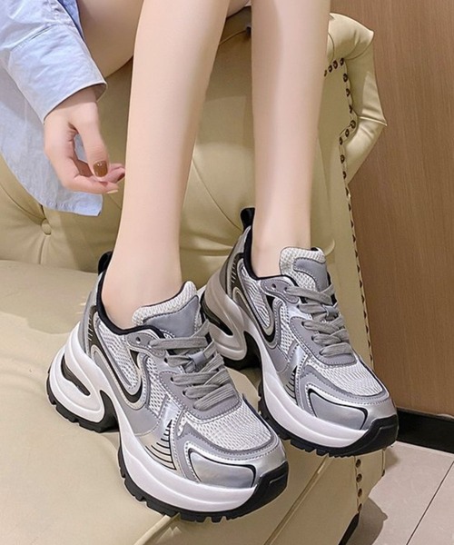 VIBGYOR(ヴィブジョー)の「厚底ボリュームスニーカー(CZ)(スニーカー・レディース・オフホワイト/グレー・MEDIUM/LARGE/SMALL)」の10枚目の写真