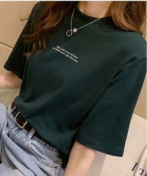 シンプルなのに上品見え!さりげないメッセージロゴで大人かわいい万能Tシャツ