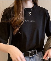 シンプルなのに上品見え！さりげないメッセージロゴで大人かわいい万能Tシャツ