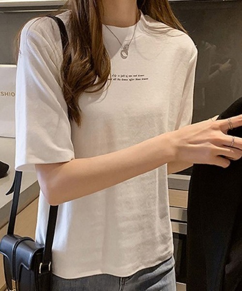 Lips（リップス）の「シンプルなのに上品見え！さりげないメッセージロゴで大人かわいい万能Tシャツ（Tシャツ/カットソー・レディース・ホワイト/ブラック/グリーン・FREE）」の5枚目の写真