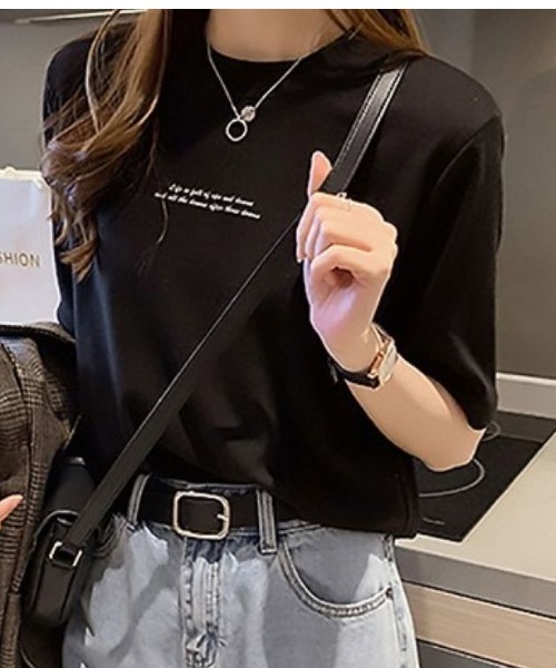 Lips（リップス）の「シンプルなのに上品見え！さりげないメッセージロゴで大人かわいい万能Tシャツ（Tシャツ/カットソー・レディース・ホワイト/ブラック/グリーン・FREE）」の9枚目の写真