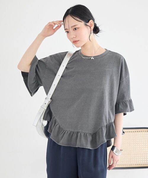 earth music&ecology（アースミュージックアンドエコロジー）の「ピグメントフリルTシャツ（Tシャツ/カットソー・レディース・オフホワイト/チャコールグレー/ピンク・FREE）」の6枚目の写真