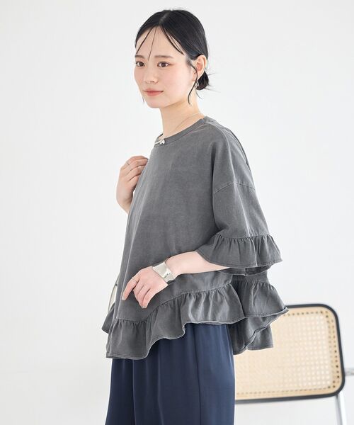 earth music&ecology（アースミュージックアンドエコロジー）の「ピグメントフリルTシャツ（Tシャツ/カットソー・レディース・オフホワイト/チャコールグレー/ピンク・FREE）」の7枚目の写真