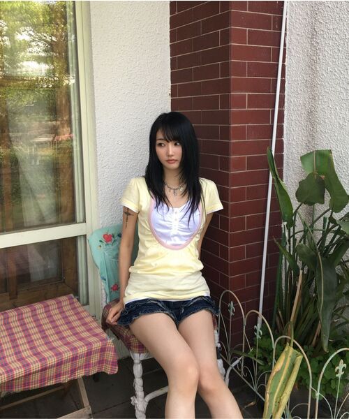OAFISH(オアフィッシュ)の「Shirring U neck T-shirts, Yellow(Tシャツ/カットソー・レディース・その他・FREE)」の2枚目の写真