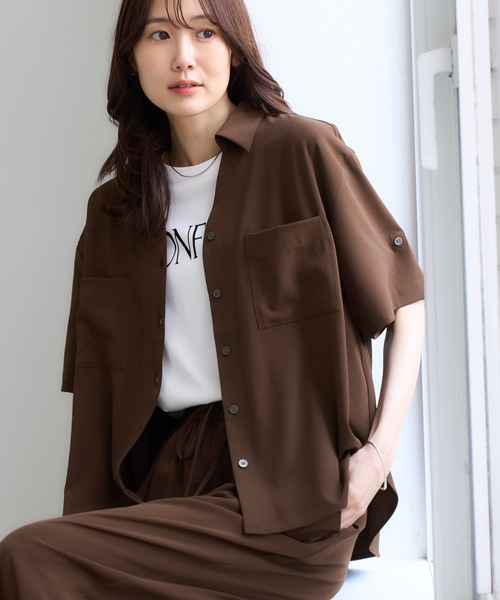 ROPE' PICNIC(ロペピクニック)の「【ちゃんと+かわいい保証】カットジョーゼット スキッパー ブラウス UVケア 接触冷感 防シワ(シャツ/ブラウス・レディース・サックスブルー/ベージュ/ブラック/オフホワイト/ブラウン/ダークブラウン/カーキ・FREE)」の4枚目の写真