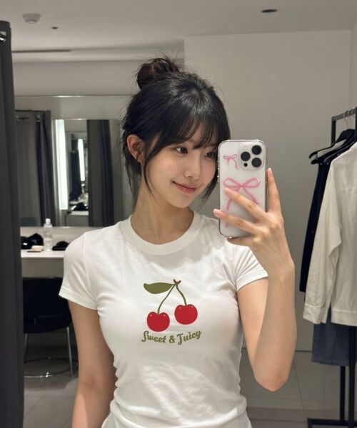 WILDROCK(ワイルドロック)の「ジュージーチェリー ピグメントオーバーサイズ半袖Tシャツ(クロップ含む)(Tシャツ/カットソー・レディース・ライトパープル/ブルー/カーキ/ホワイト/ブラック/チャコール/ライトグレー/ベビーピンク・SMALL/FREE/LARGE/X-SMALL/MEDIUM)」の18枚目の写真