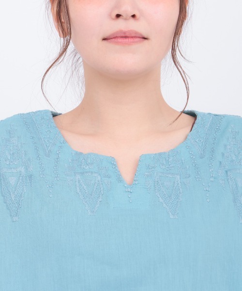 チチカカ(チチカカ)の「Rico ジオメトリーフェザー刺繍プルオーバー(Tシャツ/カットソー・レディース・ブラック/ライトブルー/アイボリー・FREE)」の13枚目の写真