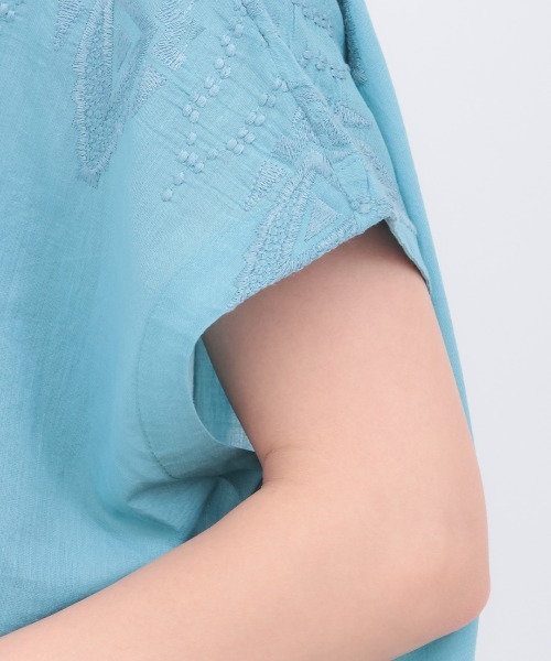 チチカカ(チチカカ)の「Rico ジオメトリーフェザー刺繍プルオーバー(Tシャツ/カットソー・レディース・ブラック/ライトブルー/アイボリー・FREE)」の14枚目の写真