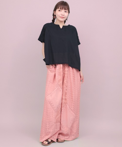 チチカカ(チチカカ)の「Rico ジオメトリーフェザー刺繍プルオーバー(Tシャツ/カットソー・レディース・ブラック/ライトブルー/アイボリー・FREE)」の4枚目の写真
