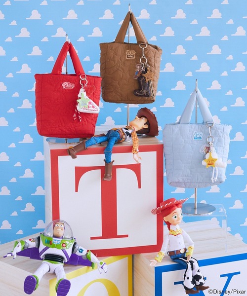 ★新作★スーちゃん＆ビリーくん＆いぬ＊2WAY（トート・ショルダー）レッド系 チャーム付キルティングショルダー/TOY STORY（トートバッグ）｜Disney