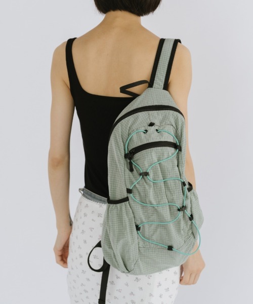 duei(デュイ)の「ポケッタブルドローストリングバックパック(バックパック/リュック・レディース・アイボリー/グリーン/グレー・FREE)」の4枚目の写真