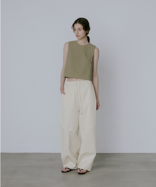 lit（リット）の「Cropped Sleeveless Tops（シャツ/ブラウス・レディース・ベージュ/ブラック・FREE）」の6枚目の写真