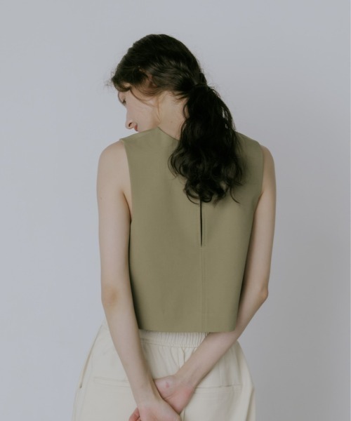 lit（リット）の「Cropped Sleeveless Tops（シャツ/ブラウス・レディース・ベージュ/ブラック・FREE）」の5枚目の写真