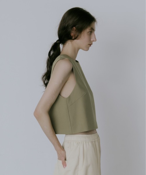 lit（リット）の「Cropped Sleeveless Tops（シャツ/ブラウス・レディース・ベージュ/ブラック・FREE）」の4枚目の写真