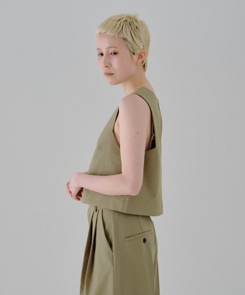 lit（リット）の「Cropped Sleeveless Tops（シャツ/ブラウス・レディース・ベージュ/ブラック・FREE）」の10枚目の写真
